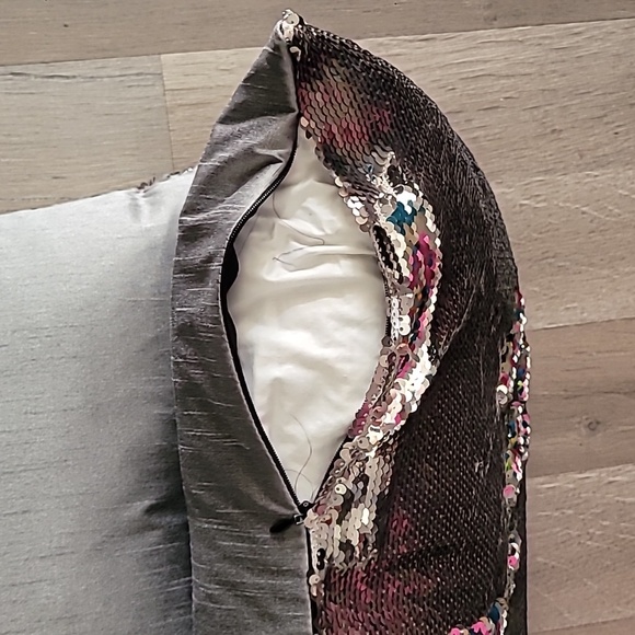 Aviva Stanoff Mermaid Sequin 2 Tone Silver Bundle of 2 Accent Pillows BRAND NEW - Picture 6 of 8